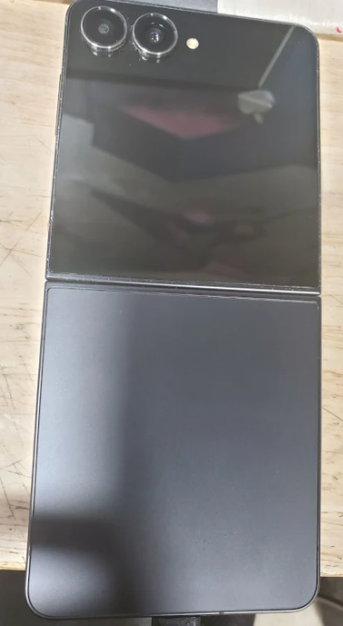SAMSUNG Galaxy Z Flip7 5G (256GB, 12GB) 6.9" Fully Unlocked US***READ DESCRIPTION*** (Renewed | Smart Saver, Jet Black)