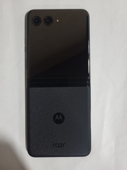 Moto Razr+ 5G 2023 (256 GB, 8 GB) 6.9" PARA PIEZAS, SIN WIFI, SIN LLAMADAS (SOLO PARA PIEZAS/NO FUNCIONA, NEGRO INFINITO)