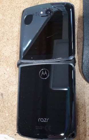 Moto Razr 5G 2020 (256GB, 8GB) 6.1" Fully Unlocked / Global 4G LTE XT2071-2 (For Parts Only / Not Working, Polished Graphite)