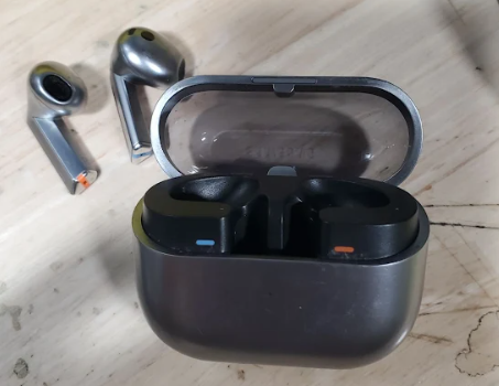 SAMSUNG Galaxy Buds3 Pro R630 Wireless Earbuds ***READ DESCRIPTION*** (For Parts | Non-Functional, Silver)