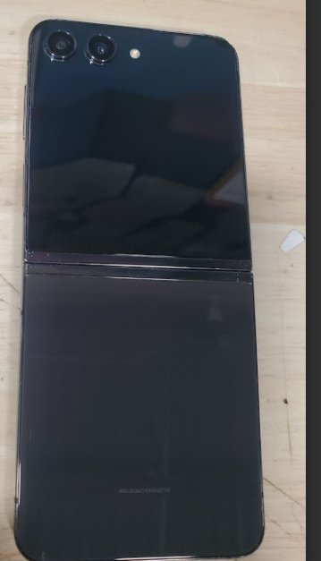 SAMSUNG Galaxy Z Flip5 5G(256GB, 8GB) 6.7"Fully Unlocked***Read Description*** (Renewed | Smart Saver, Graphite)