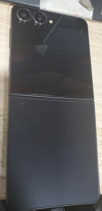 SAMSUNG Galaxy Z Flip7 5G (256GB, 12GB) 6.9" Fully Unlocked US***READ DESCRIPTION*** (Renewed | Smart Saver, Jet Black)