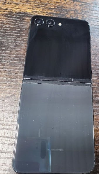 SAMSUNG Galaxy Z Flip5 5G (256GB, 8GB) 6.7" Fully Unlocked READ DESCRIPTION (For Parts Only / Not Working, Graphite)