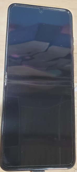 Moto Razr+ 5G 2023 (256 Go, 8 Go) 6,9" GSM débloqué US 5G / Global 4G LTE XT2321-5-PXBLACKSPOT (acceptable - remis à neuf, noir infini)