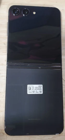 SAMSUNG Galaxy Z Flip5 5G (256GB, 8GB) 6.7" Fully Unlocked ***READ DESCRIPTION*** (Renewed | Smart Saver, Graphite)