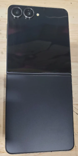 SAMSUNG Galaxy Z Flip7 5G (256GB, 12GB) 6.9" Fully Unlocked***READ DESCRIPTION*** (Renewed | Smart Saver, Jet Black)