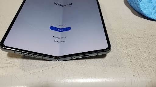 Problema con el marco del SAMSUNG Galaxy Z Fold4 5G (256 GB, 12 GB) 7,6" GSM/CDMA F936U (solo para piezas/no funciona), gris y verde