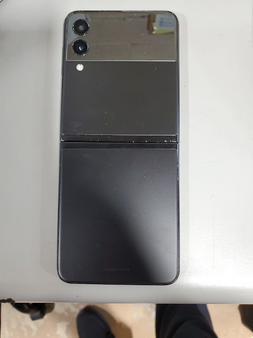 SAMSUNG Galaxy Z Flip3 5G (128GB, 8GB) LCD Defect, Fully Unlocked F711U (For Parts Only / Not Working, Phantom Black)